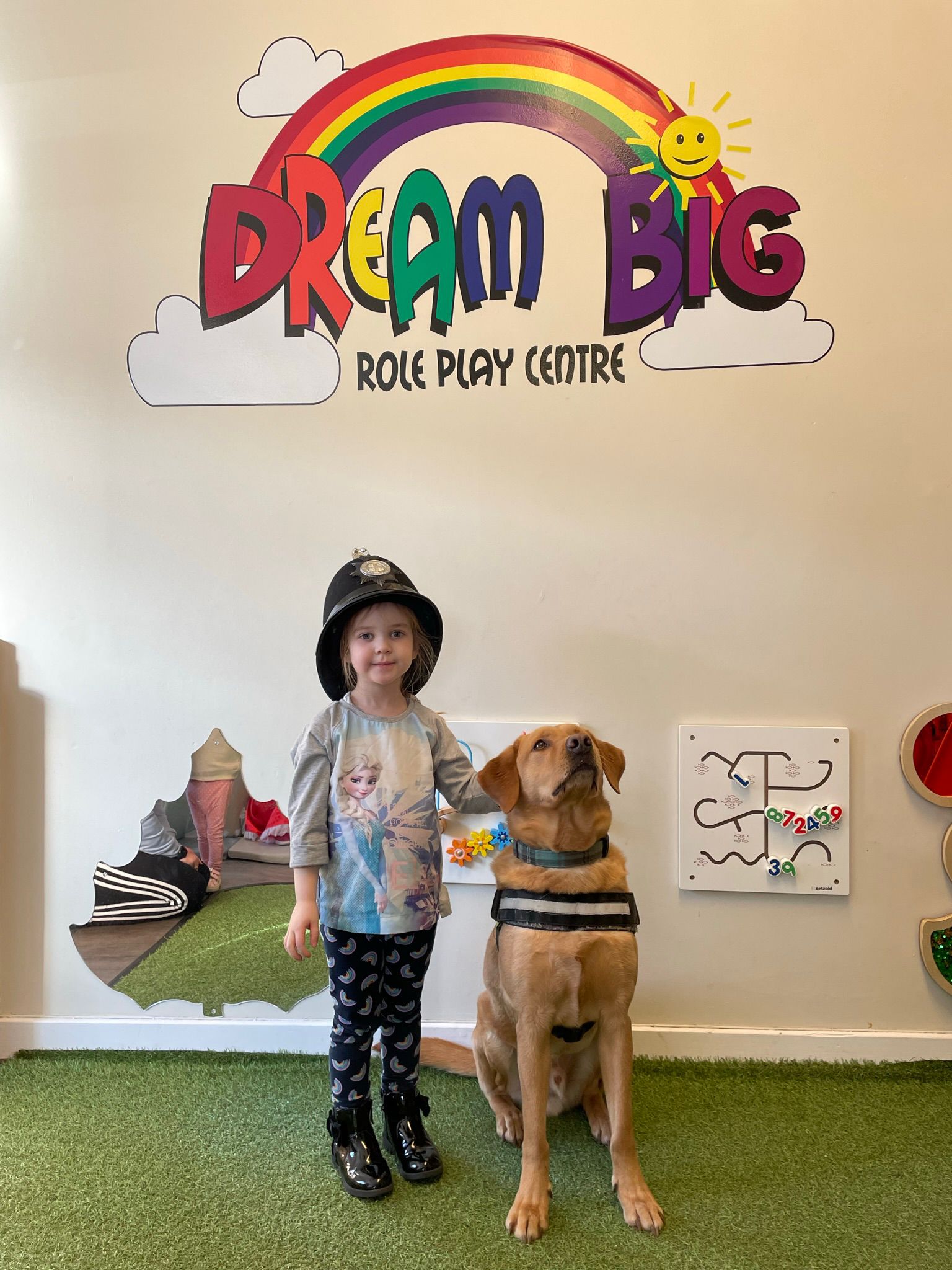 Jet and Ben the police dogs & play - Image 2